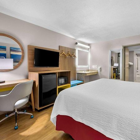 Days Inn By Wyndham Raleigh Midtown Bagian luar foto