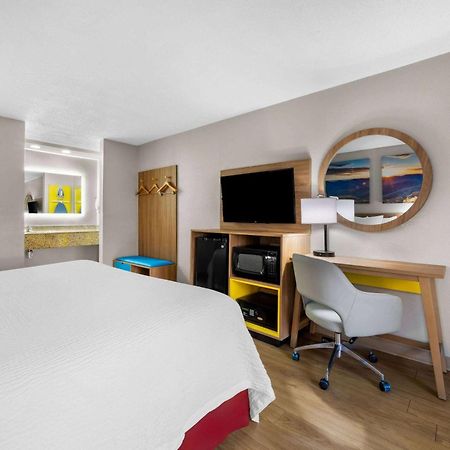 Days Inn By Wyndham Raleigh Midtown Bagian luar foto