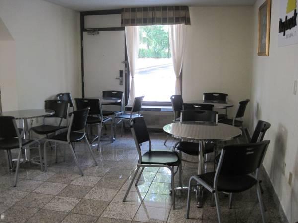 Days Inn By Wyndham Raleigh Midtown Bagian luar foto