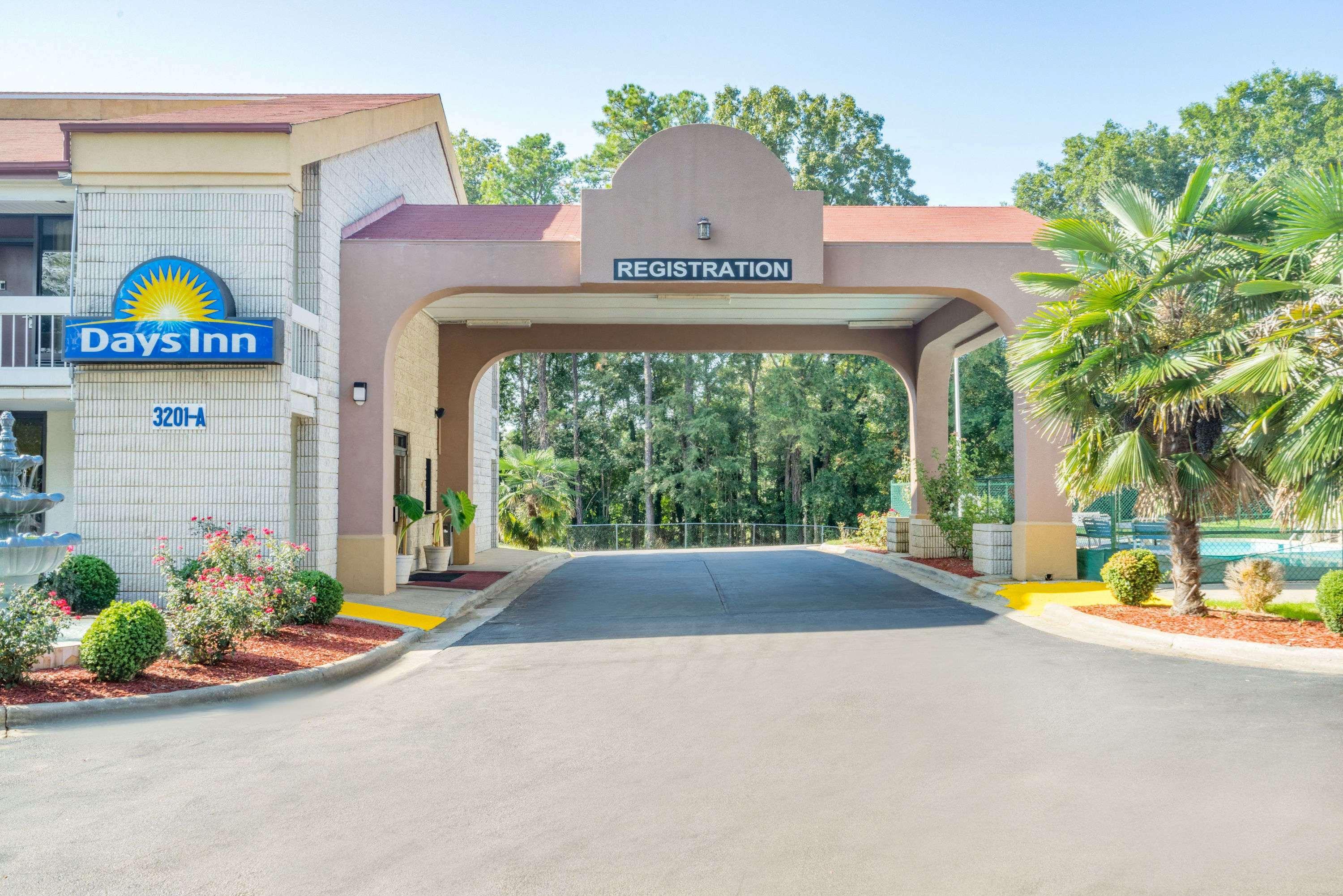Days Inn By Wyndham Raleigh Midtown Bagian luar foto