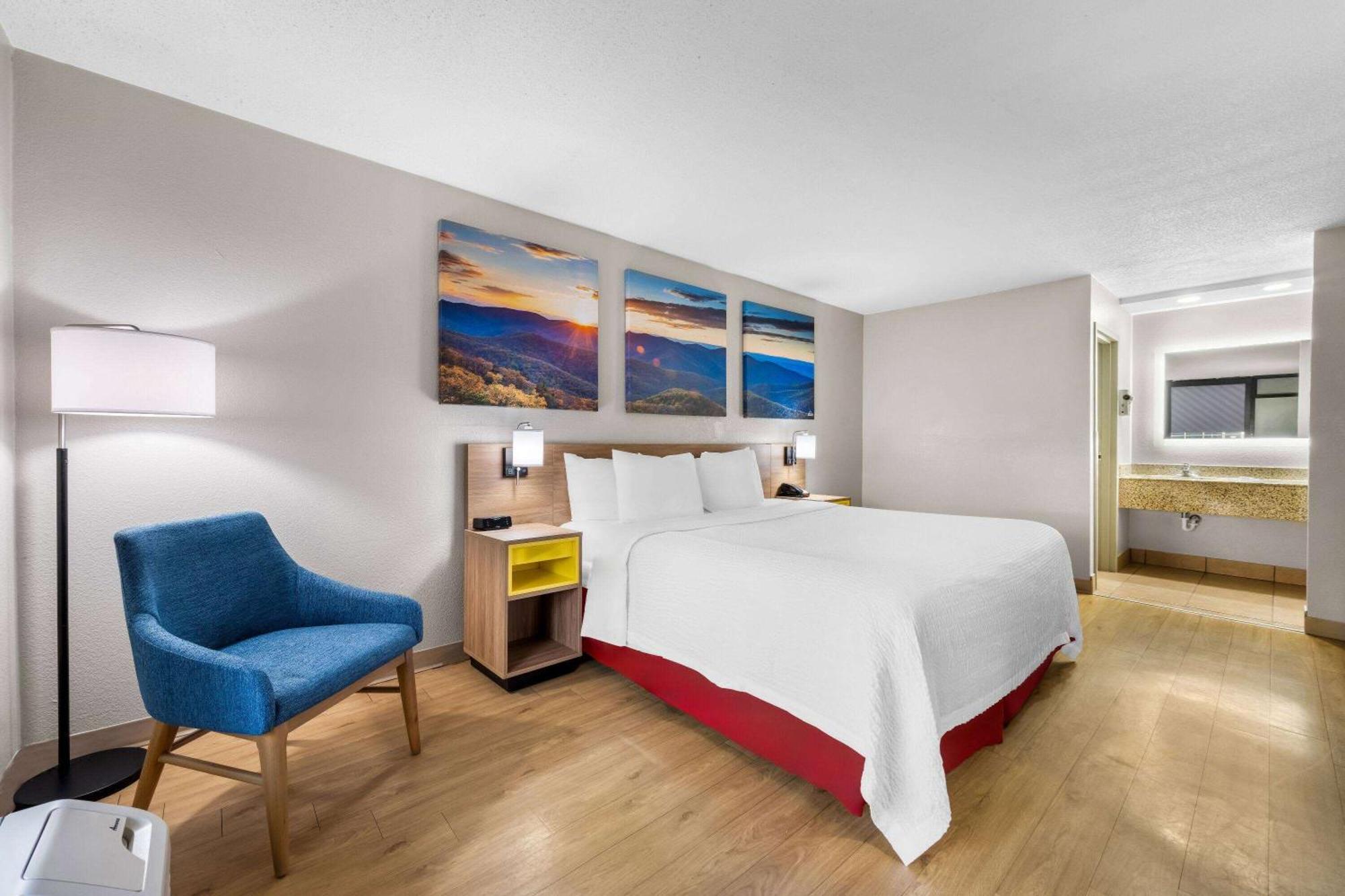 Days Inn By Wyndham Raleigh Midtown Bagian luar foto