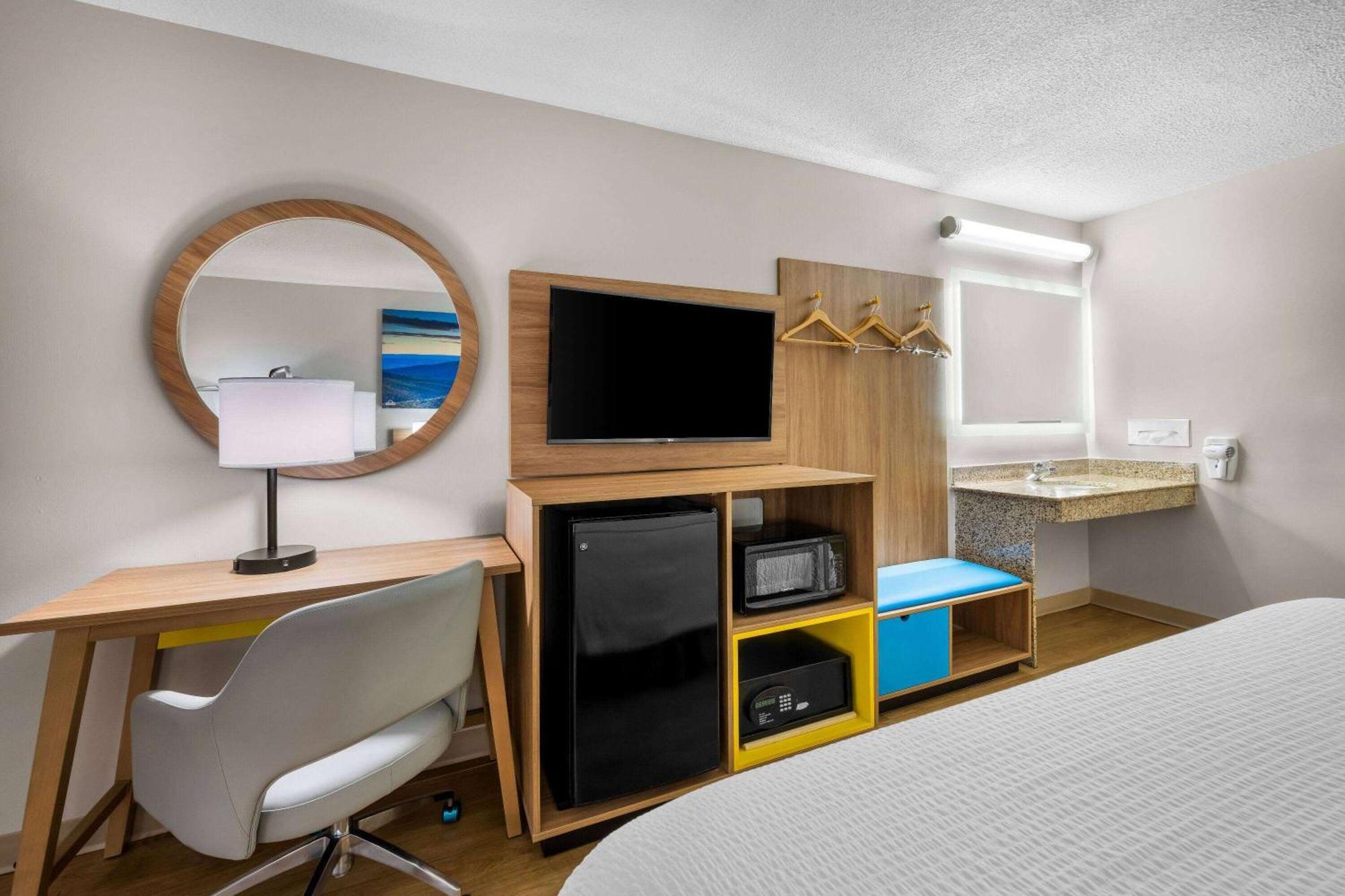 Days Inn By Wyndham Raleigh Midtown Bagian luar foto