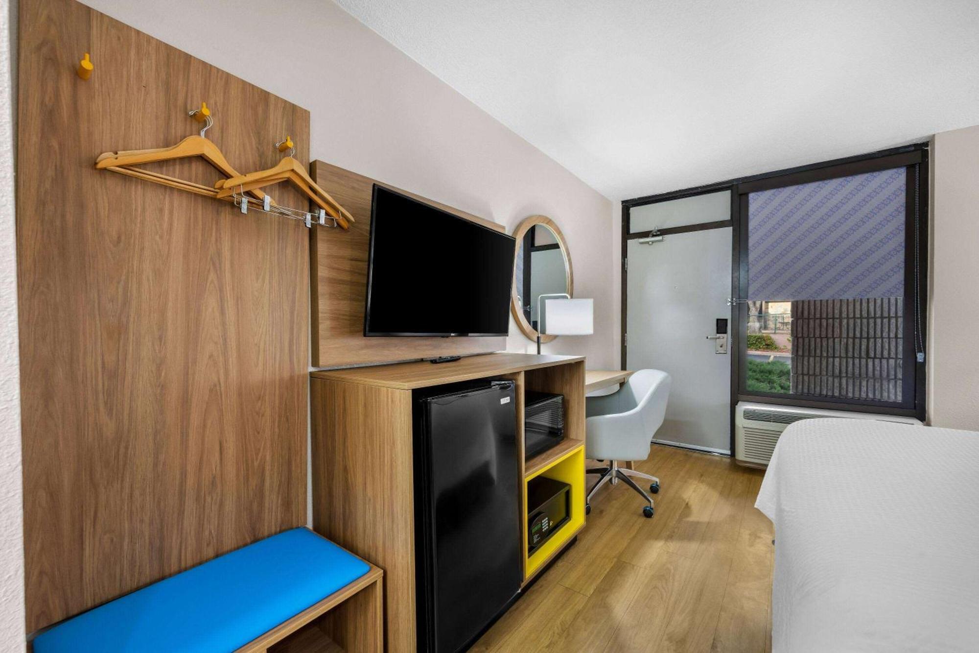 Days Inn By Wyndham Raleigh Midtown Bagian luar foto