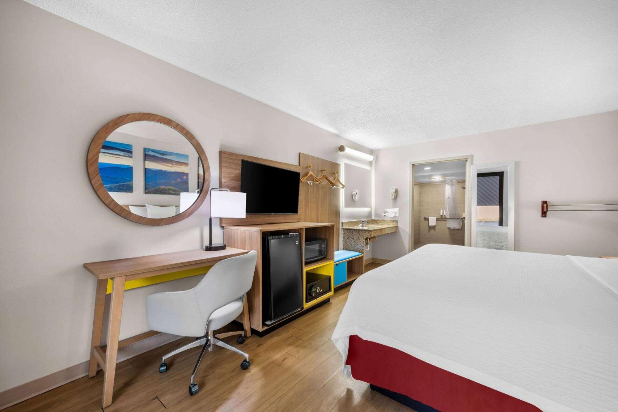 Days Inn By Wyndham Raleigh Midtown Bagian luar foto