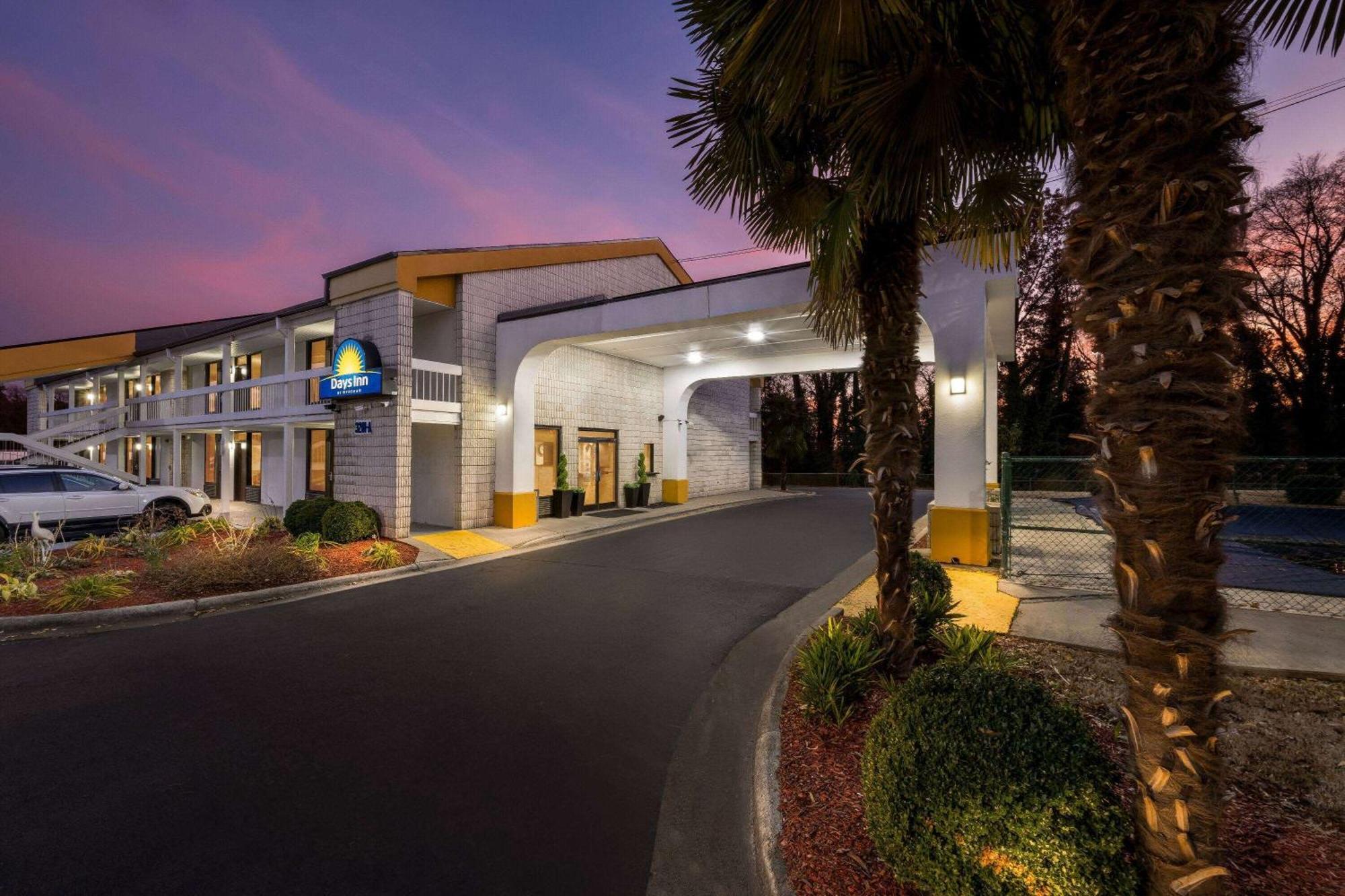 Days Inn By Wyndham Raleigh Midtown Bagian luar foto