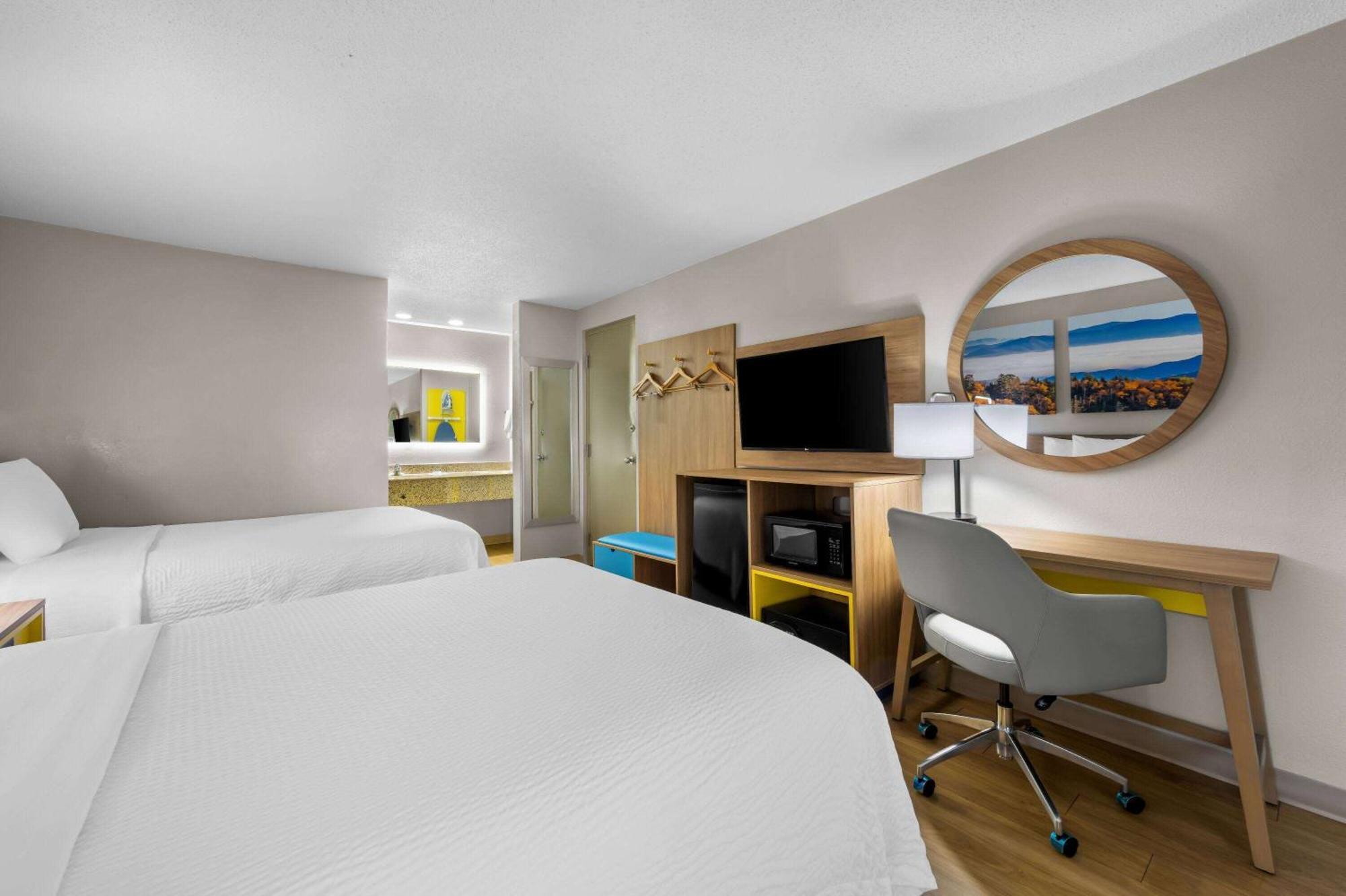 Days Inn By Wyndham Raleigh Midtown Bagian luar foto