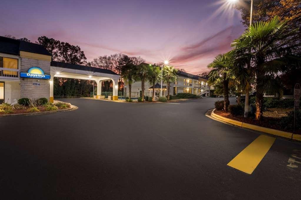Days Inn By Wyndham Raleigh Midtown Bagian luar foto