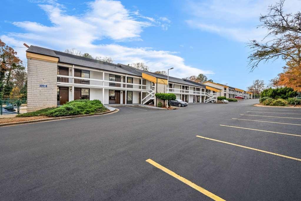 Days Inn By Wyndham Raleigh Midtown Bagian luar foto