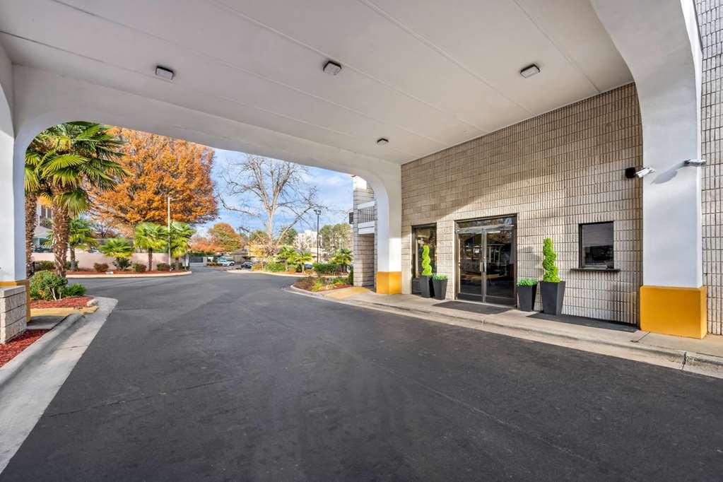 Days Inn By Wyndham Raleigh Midtown Bagian luar foto