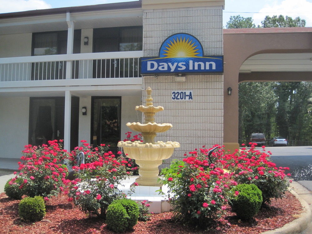 Days Inn By Wyndham Raleigh Midtown Bagian luar foto