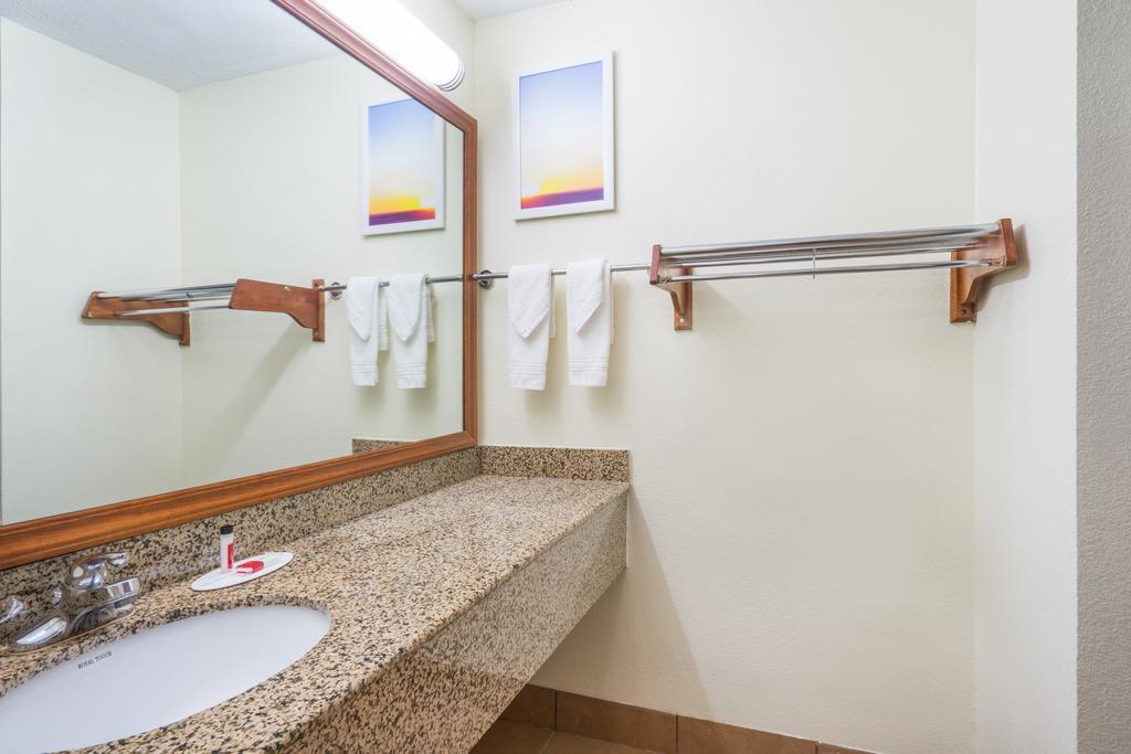 Days Inn By Wyndham Raleigh Midtown Bagian luar foto