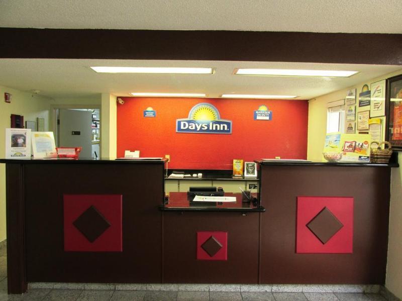Days Inn By Wyndham Raleigh Midtown Bagian luar foto