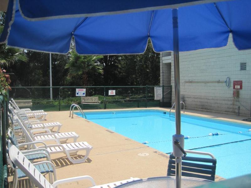 Days Inn By Wyndham Raleigh Midtown Bagian luar foto