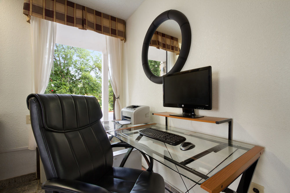 Days Inn By Wyndham Raleigh Midtown Bagian luar foto