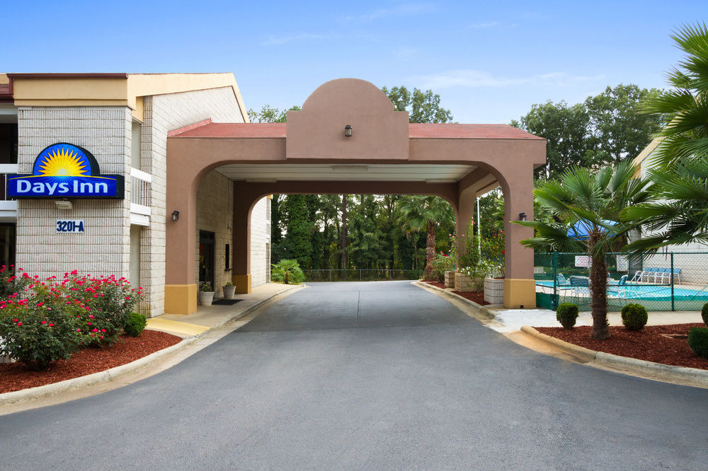Days Inn By Wyndham Raleigh Midtown Bagian luar foto